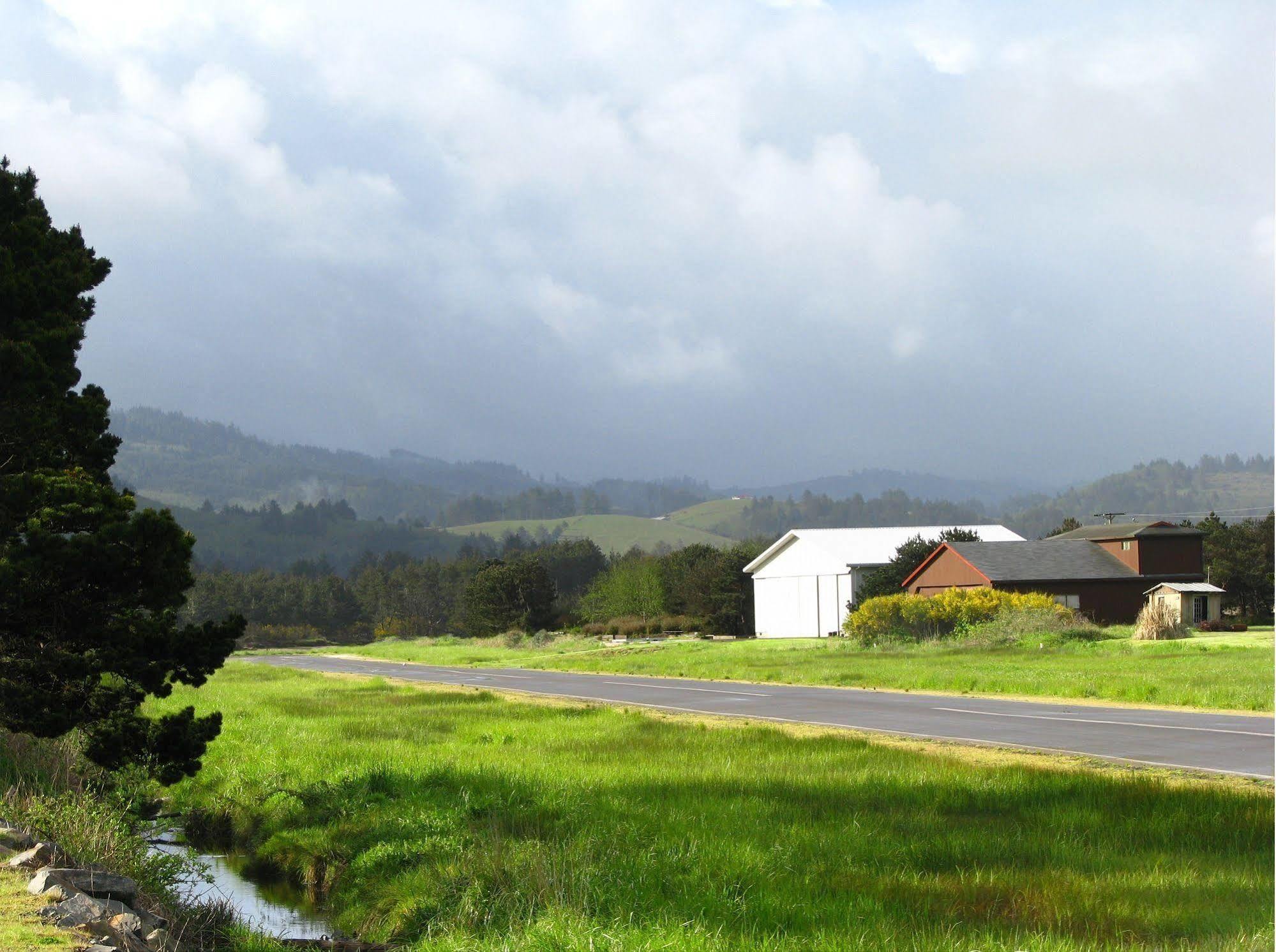 Pacific City Inn Bagian luar foto