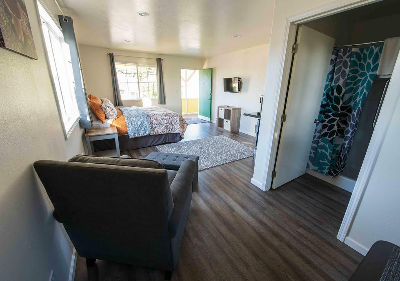 Pacific City Inn Bagian luar foto